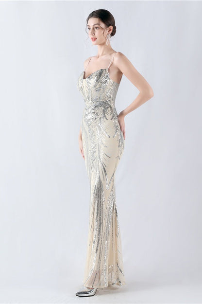 Vestido formal con lentejuelas bordadas y varillas