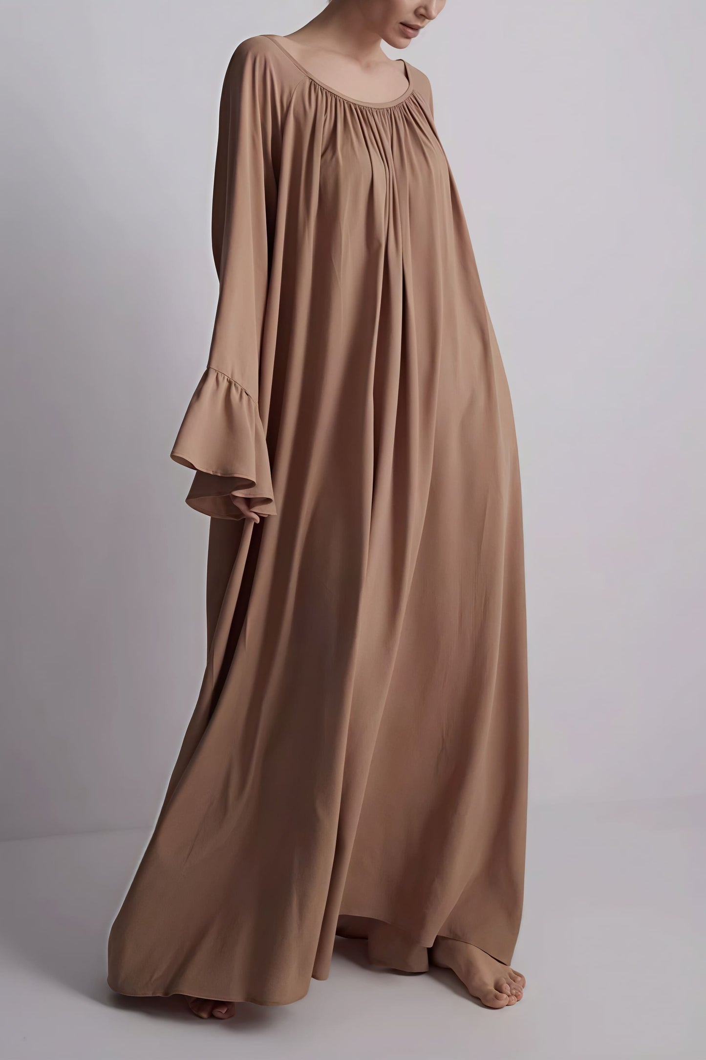 Vestido maxi suelto holgado con bajo acampanado liso
