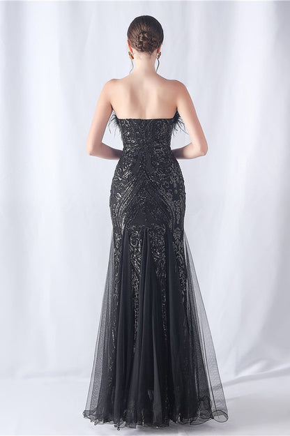 Vestido de Noche con Lentejuelas y Plumas de Avestruz