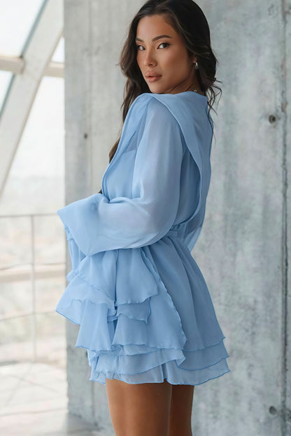 Minivestido escalonado de malla transparente con lazo y manga larga