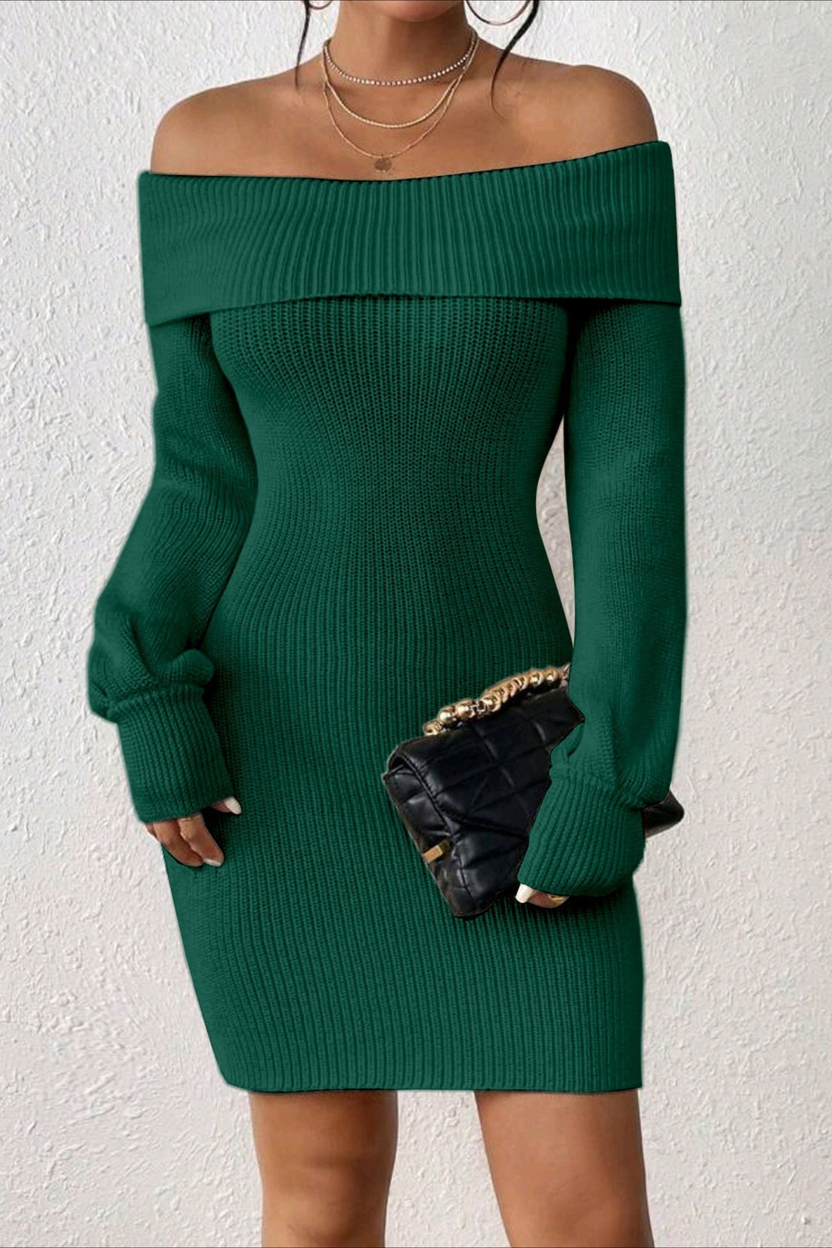 Vestido de punto entallado con hombros descubiertos y manga larga