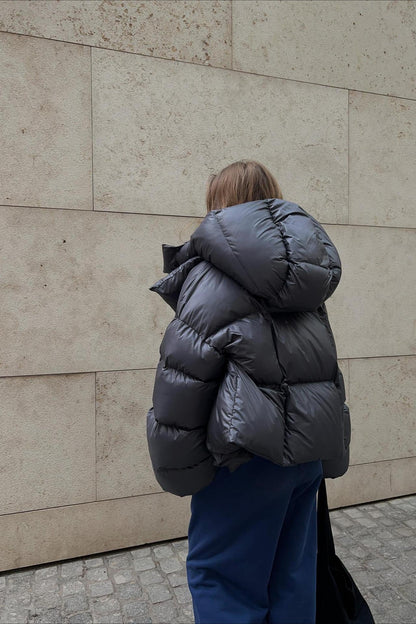 Chaqueta acolchada corta con capucha