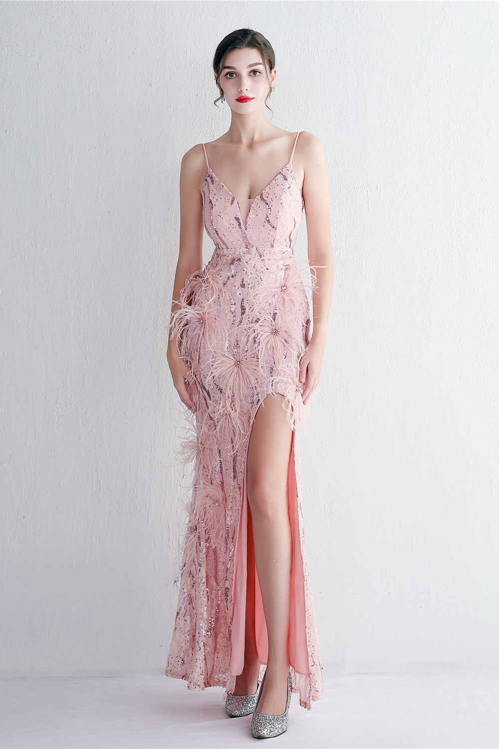 Vestido de noche ajustado con intrincados abalorios