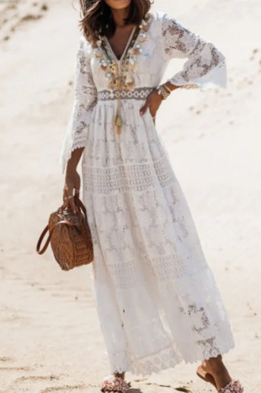 Vestido bohemio de encaje con cuello de pico calado