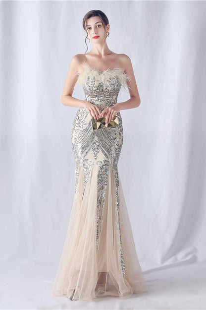 Vestido de Noche con Lentejuelas y Plumas de Avestruz