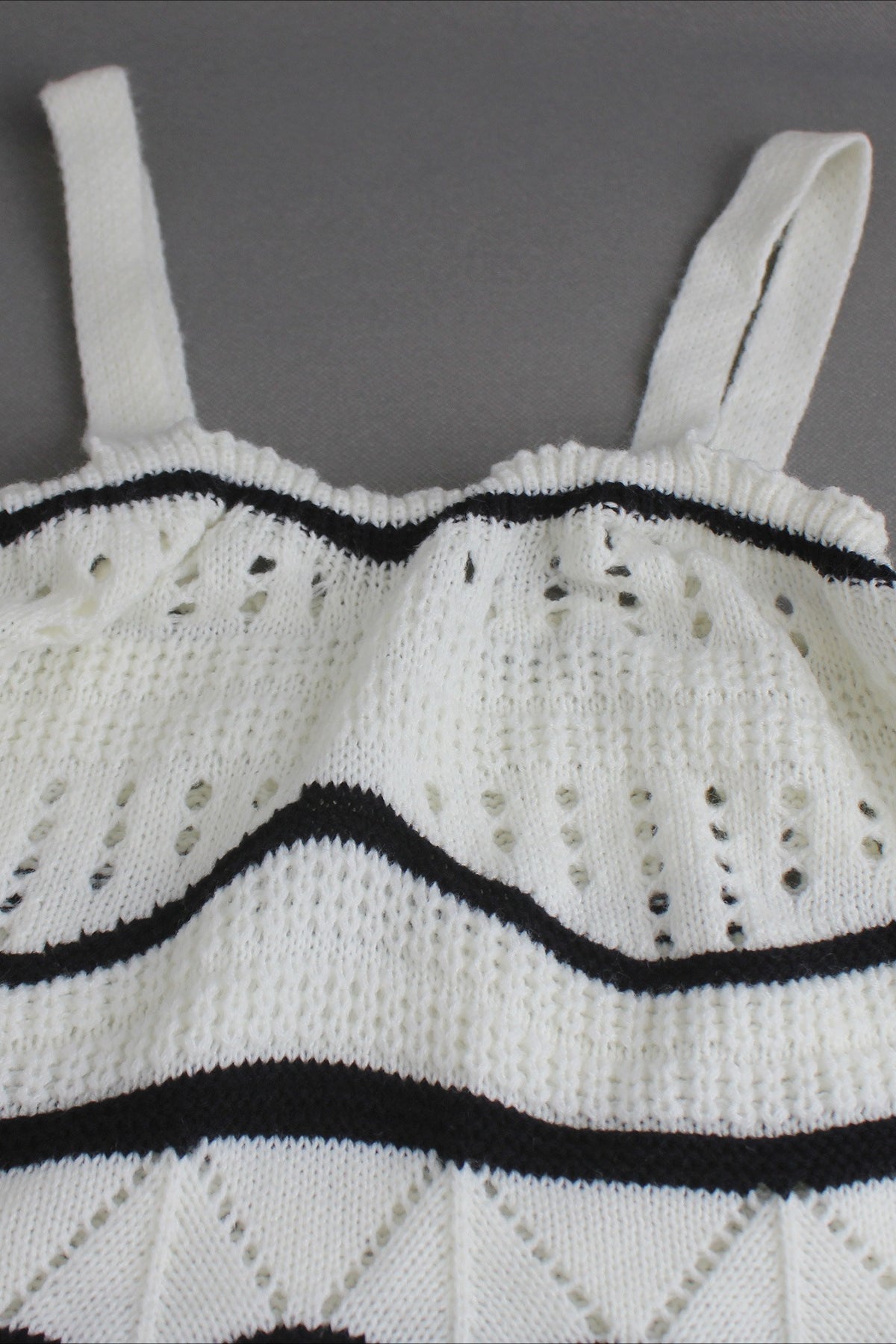 Vestido de punto con tirantes finos y abertura