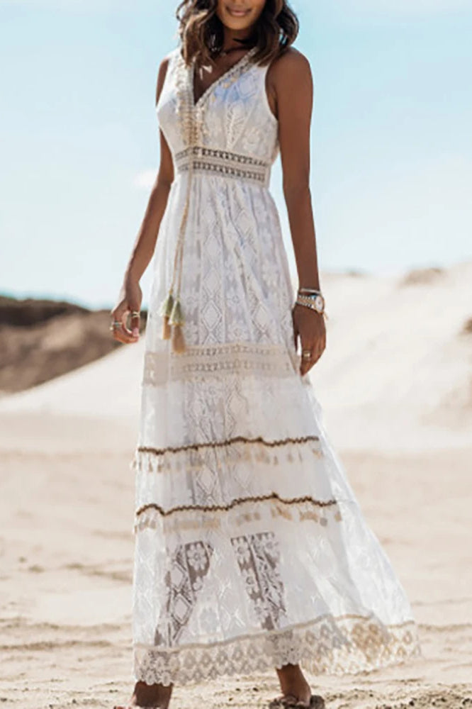 Vestido bohemio de encaje con cuello de pico calado