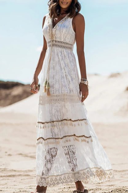 Vestido bohemio de encaje con cuello de pico calado