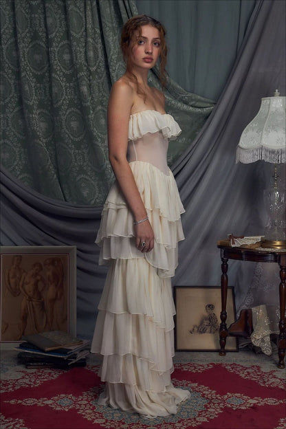 Vestido de fiesta de dos piezas estilo palacio sin tirantes con lazo en la cintura y volantes escalonados