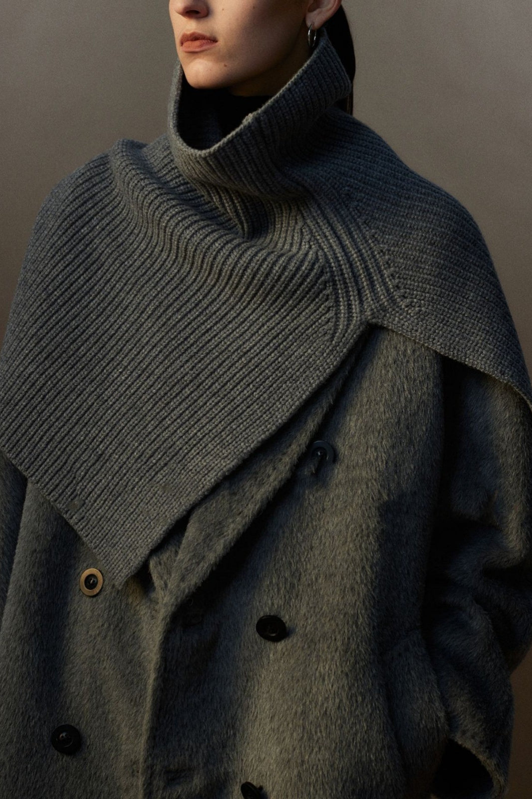 Bufanda de cuello alto de punto de merino superfino con abertura