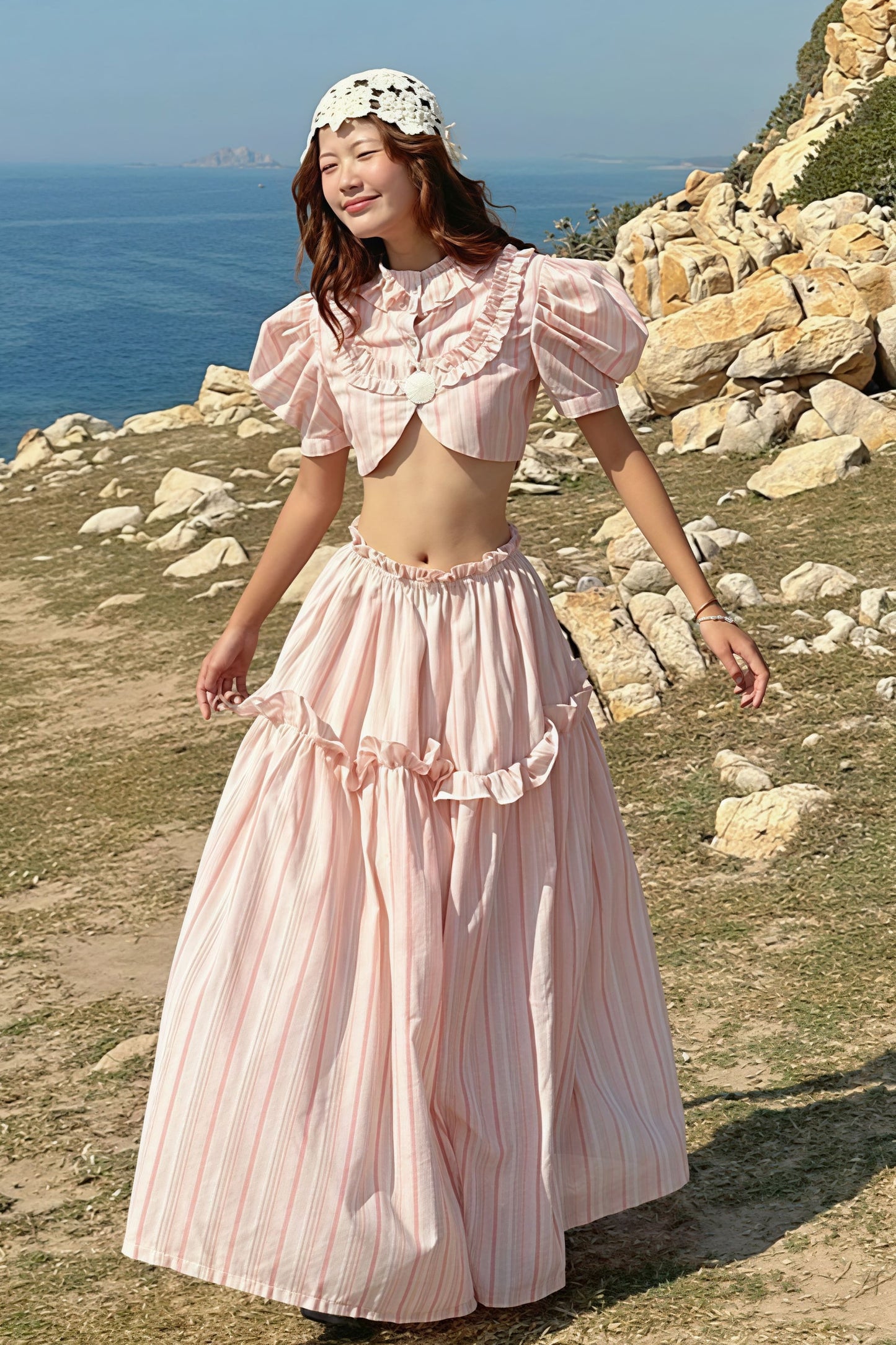 Conjunto de falda con top corto sin tirantes con aberturas y hombros regulares