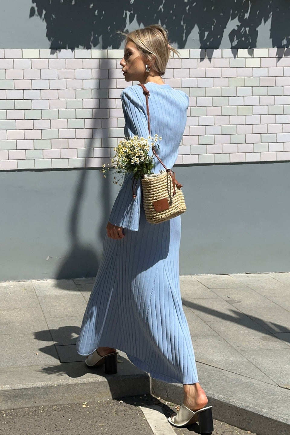 Vestido de punto de dos piezas con mangas acampanadas