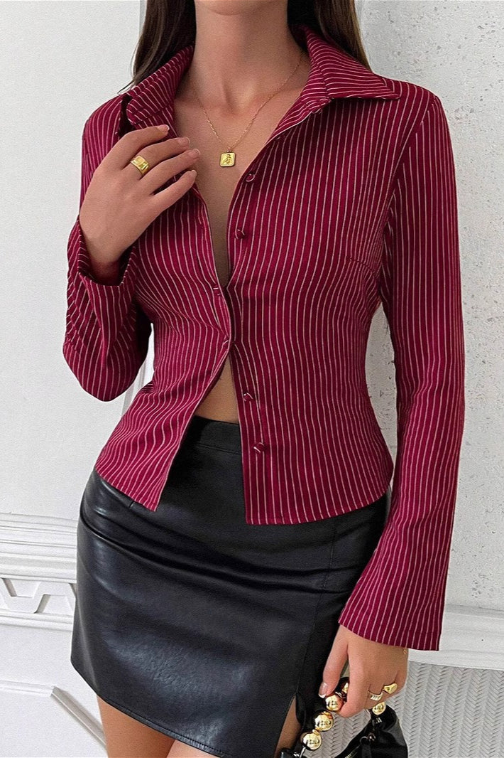 Blusa de manga larga acampanada con solapas y hebillas