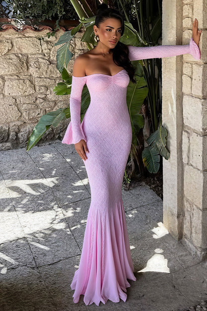 Vestido largo maxi estilo sirena entallado con hombros descubiertos y parches de encaje