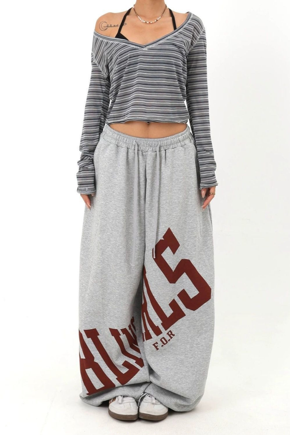 Pantalones casuales sueltos con estampado de letras elásticas