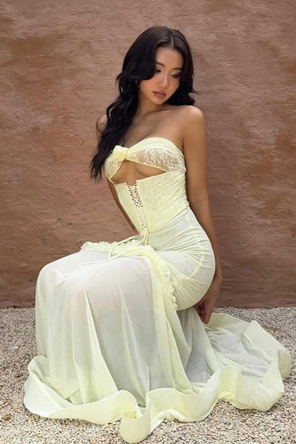 Vestido maxi elegante de retazos florales sólidos con deshuesado y lazo fruncido