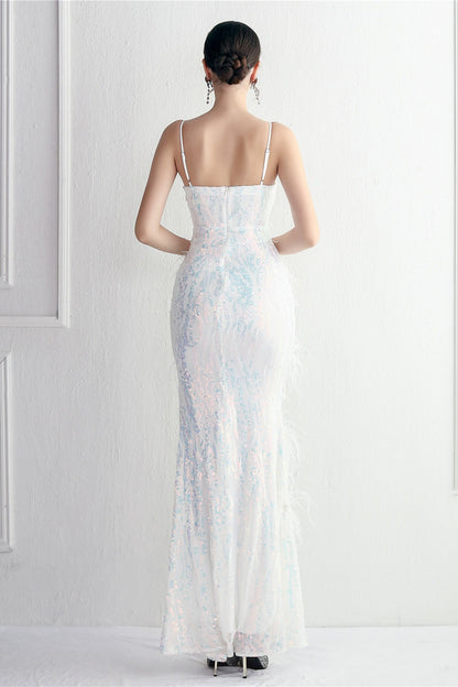 Vestido de noche ajustado con intrincados abalorios