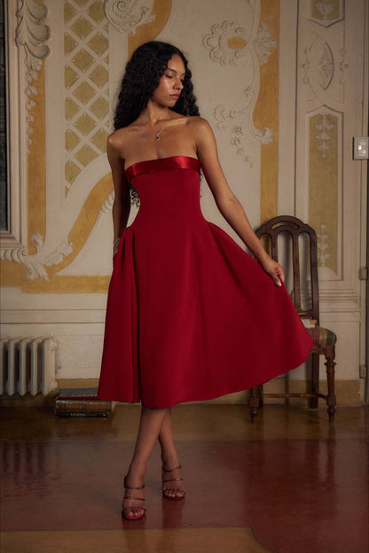 Vestido de Fiesta Elegante con Espalda Abierta, Cintura Ajustada y Diseño de Retazos sin Tirantes