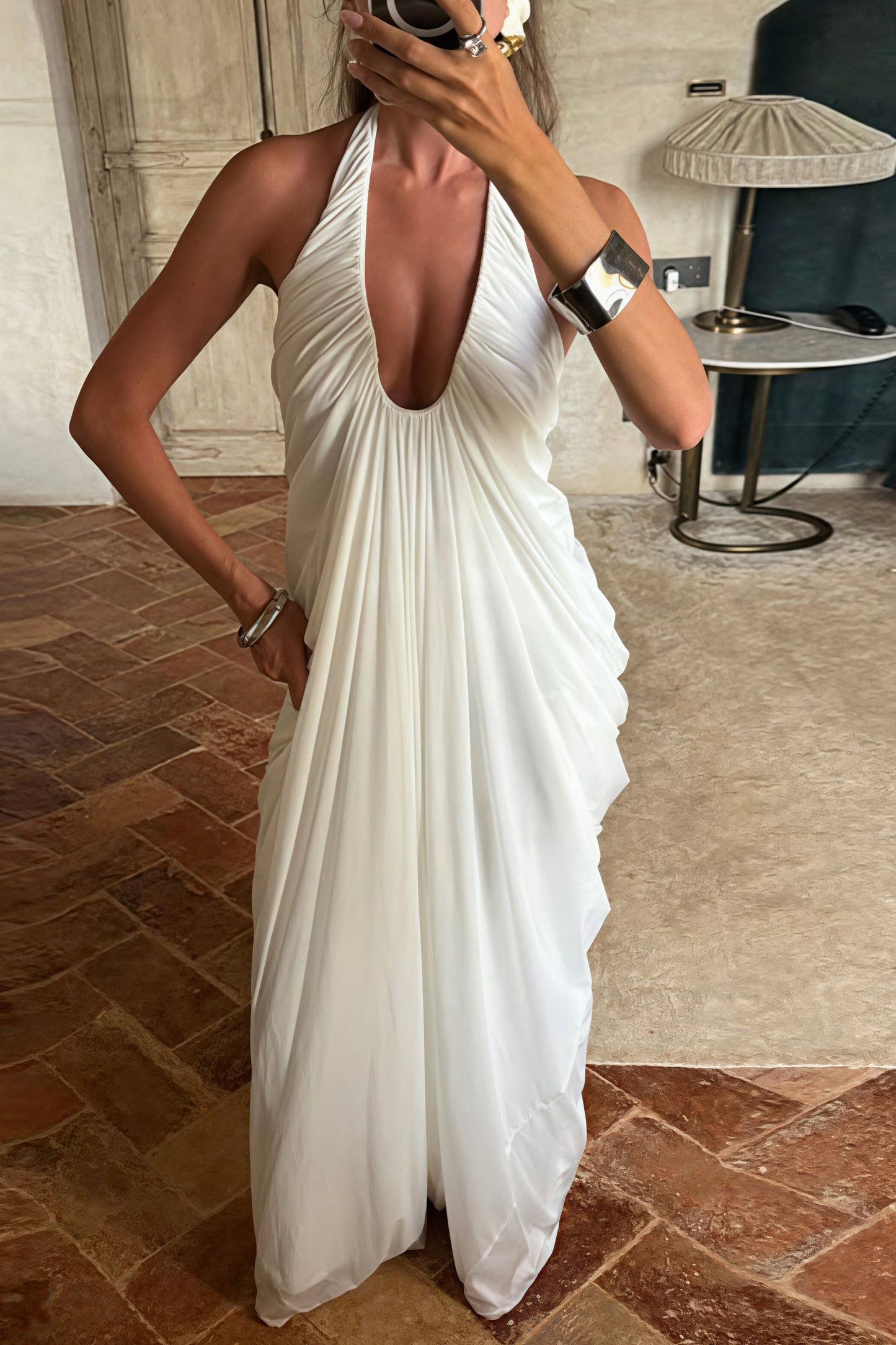 Vestido Maxi de Tul con Cuello Halter en V Suelto y Volantes