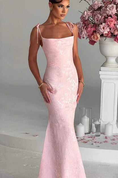 Vestido de fiesta formal tipo sirena sin espalda con faja sólida