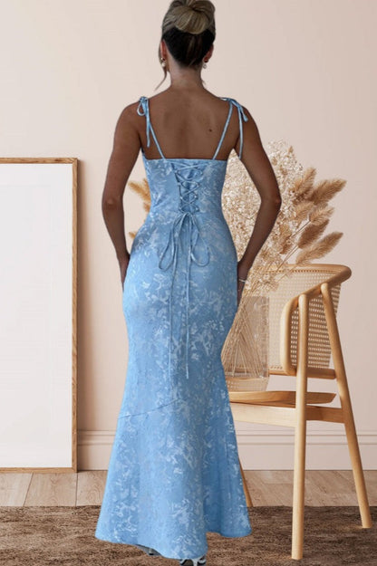 Vestido de fiesta formal tipo sirena sin espalda con faja sólida