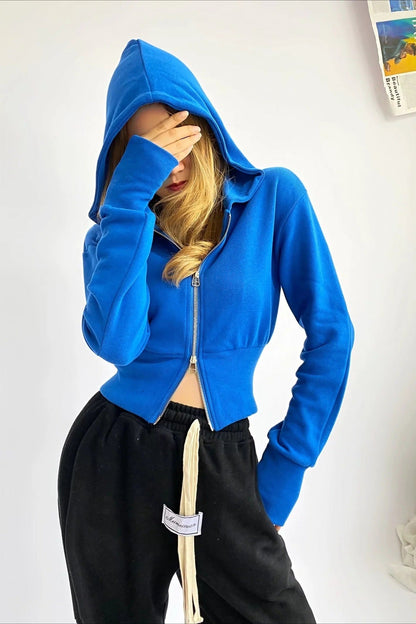 Sudadera con capucha corta, doble cremallera y corte ajustado