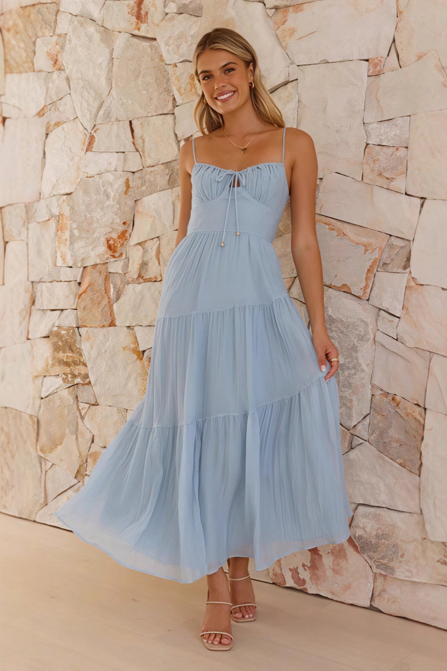 Vestido largo de vacaciones acampanado sin espalda con tirantes finos