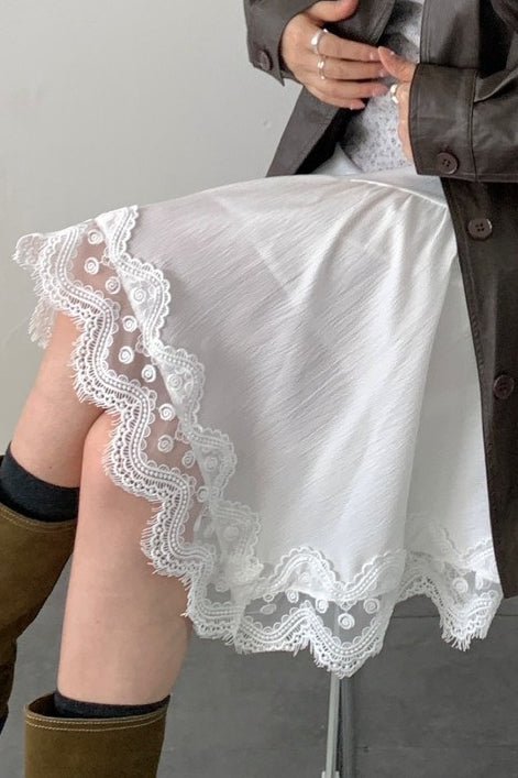 Falda Midi Asimétrica con Paneles de Encaje, Elegante y a la Moda