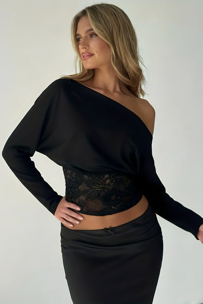 Blusa de encaje con hombros descubiertos y manga murciélago