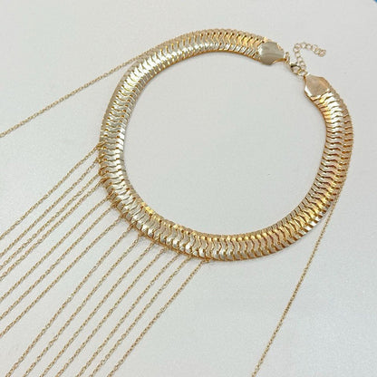 Elegante cadena corporal con borla dorada sexy