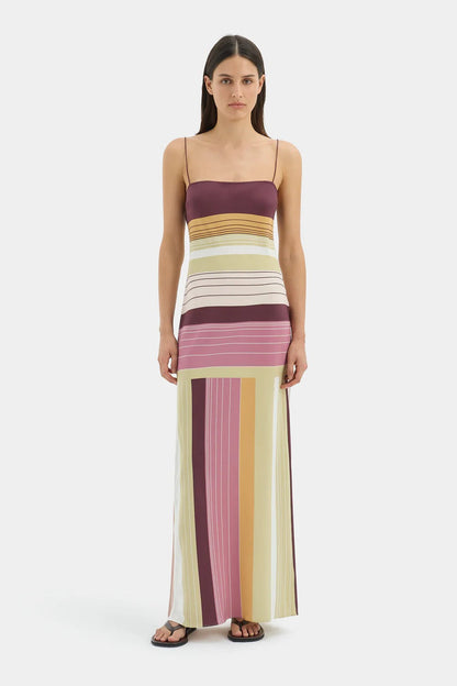 Vestido midi ceñido con tirantes finos, estampado floral elegante y lazo en la cintura