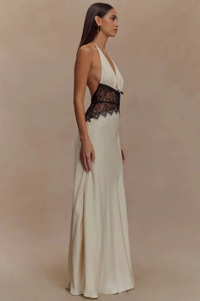 Vestido bohemio halter sin espalda con retazos de encaje