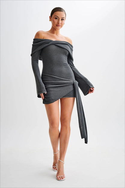Vestido de punto con cuello barco y lazo