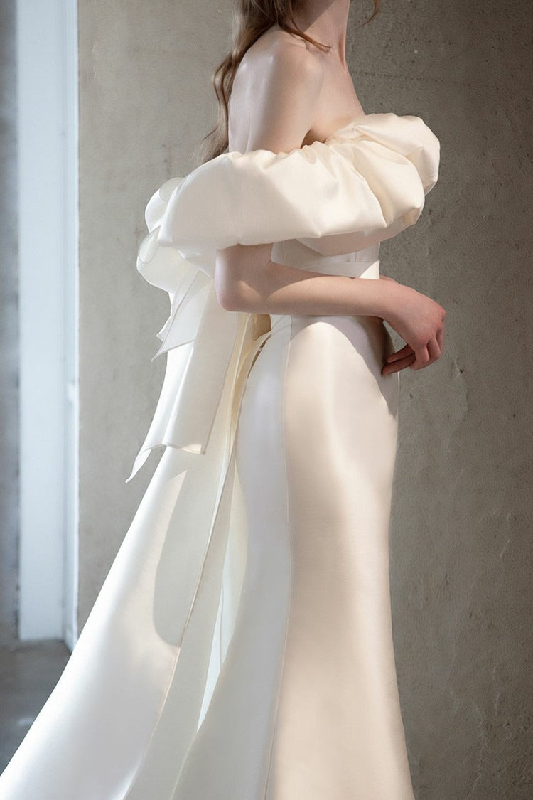 Vestido de novia de sirena de satén con hombros descubiertos