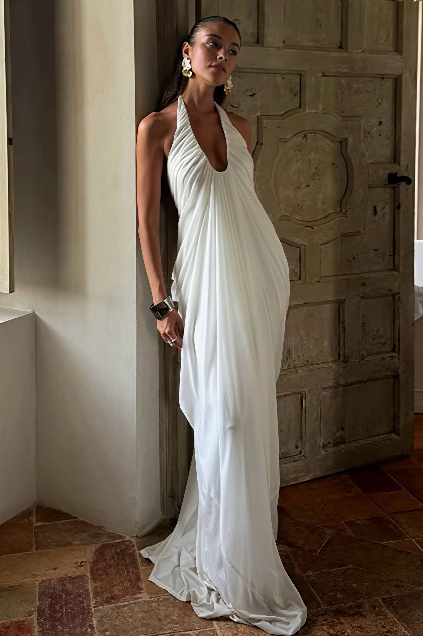 Vestido Maxi de Tul con Cuello Halter en V Suelto y Volantes