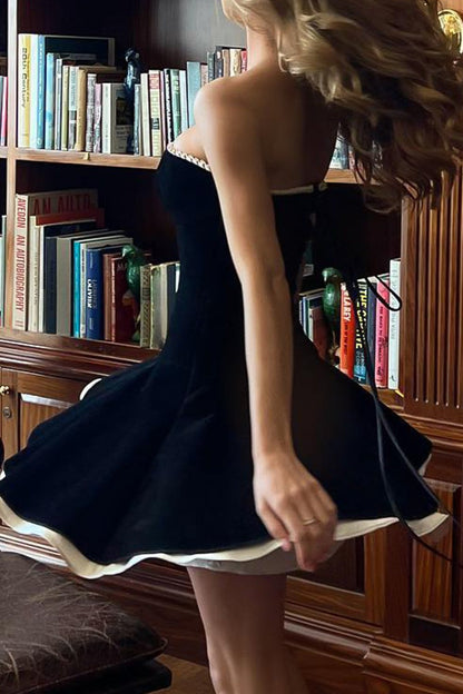 Vestido de cóctel de terciopelo con corpiño y falda A