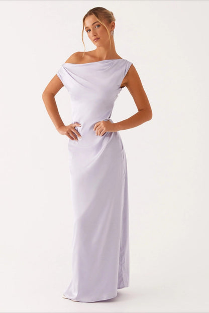 Vestido formal de cuello asimétrico liso