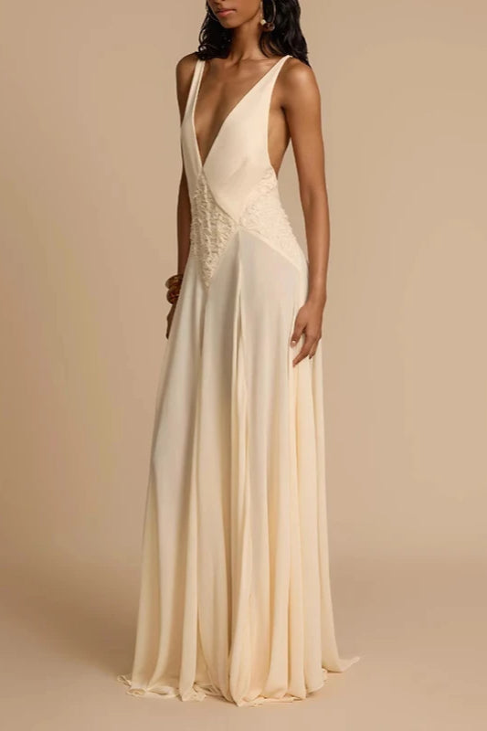 Vestido bohemio de encaje con escote pronunciado en V
