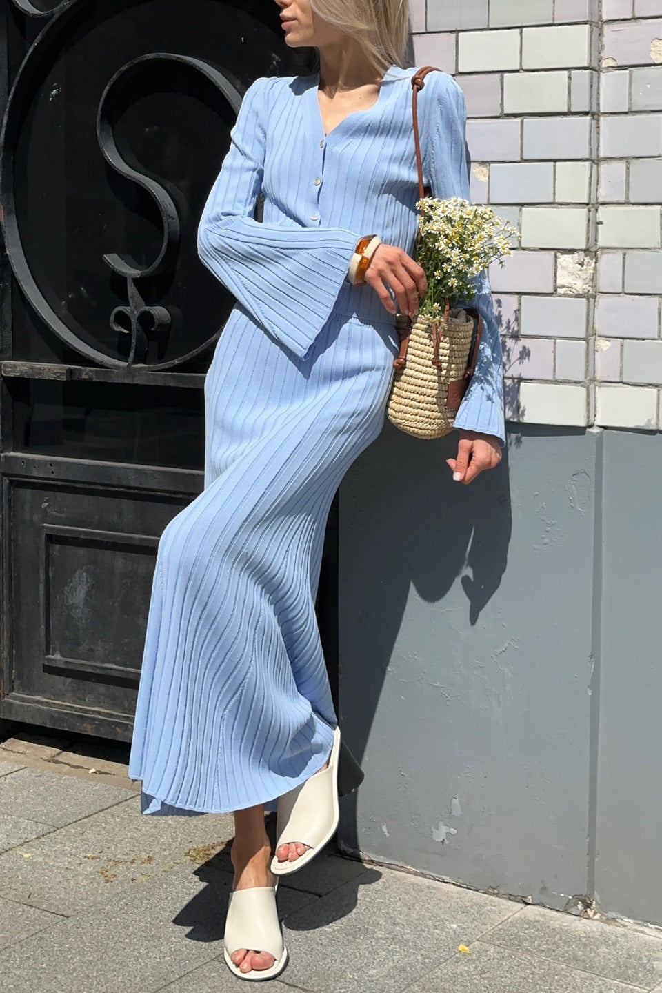Vestido de punto de dos piezas con mangas acampanadas