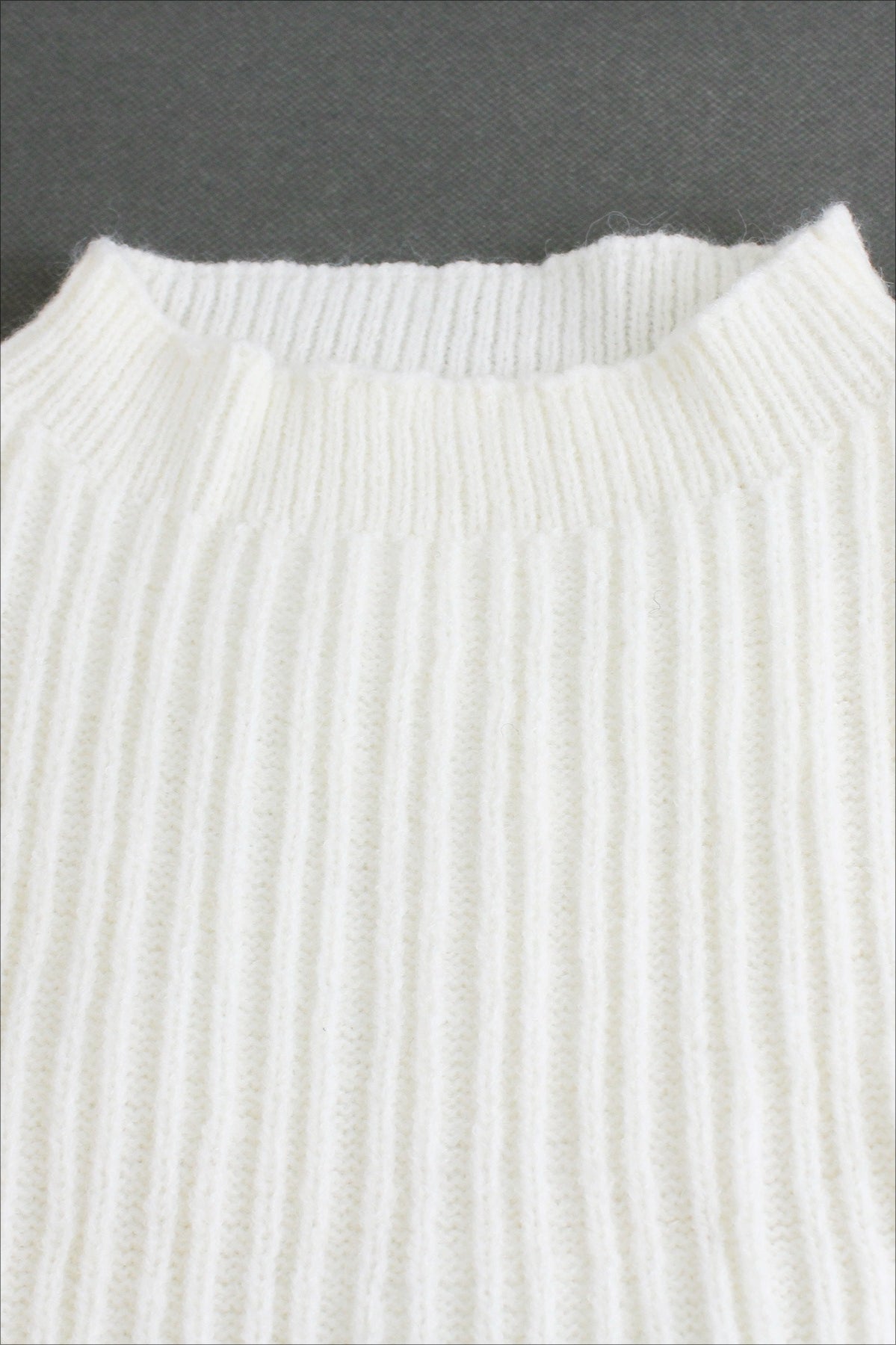 Top de punto y vestido de punto con falda dividida