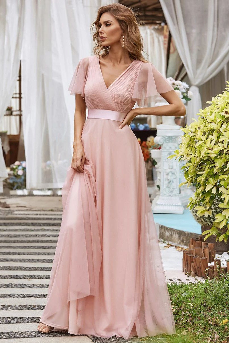 Vestido largo elegante con volantes de malla y cuello en V para recepción