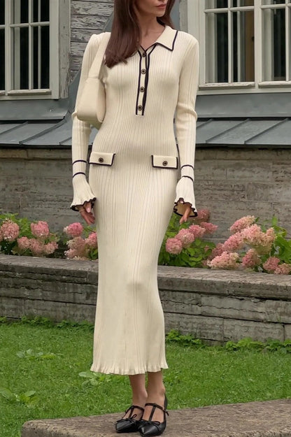 Vestido de punto entallado con cuello y volantes
