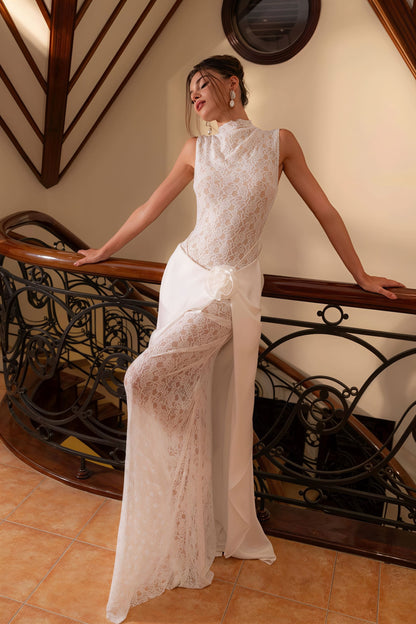 Vestido de recepción sin mangas con cuello alto y encaje de flores