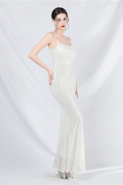Elegante vestido maxi con lentejuelas y tirantes finos