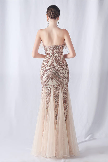 Vestido de Noche con Lentejuelas y Plumas de Avestruz