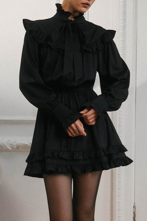 Vestido mini acampanado de manga larga con cordones y elegante corbatín