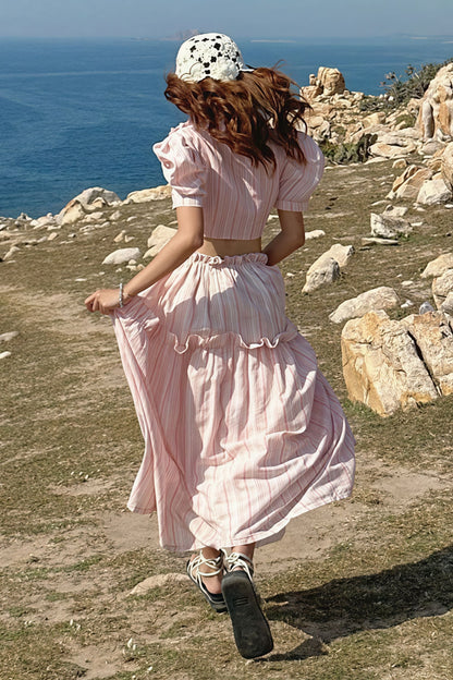 Conjunto de falda con top corto sin tirantes con aberturas y hombros regulares