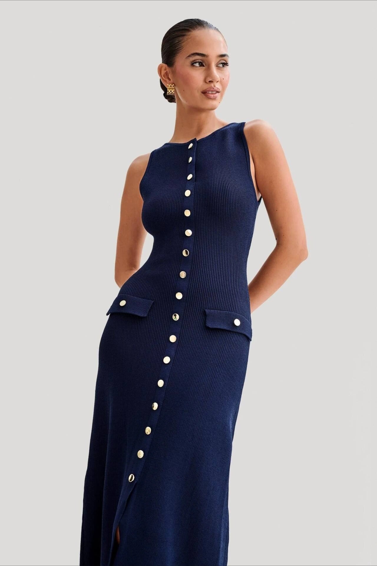 Vestido de punto sin mangas con cuello redondo