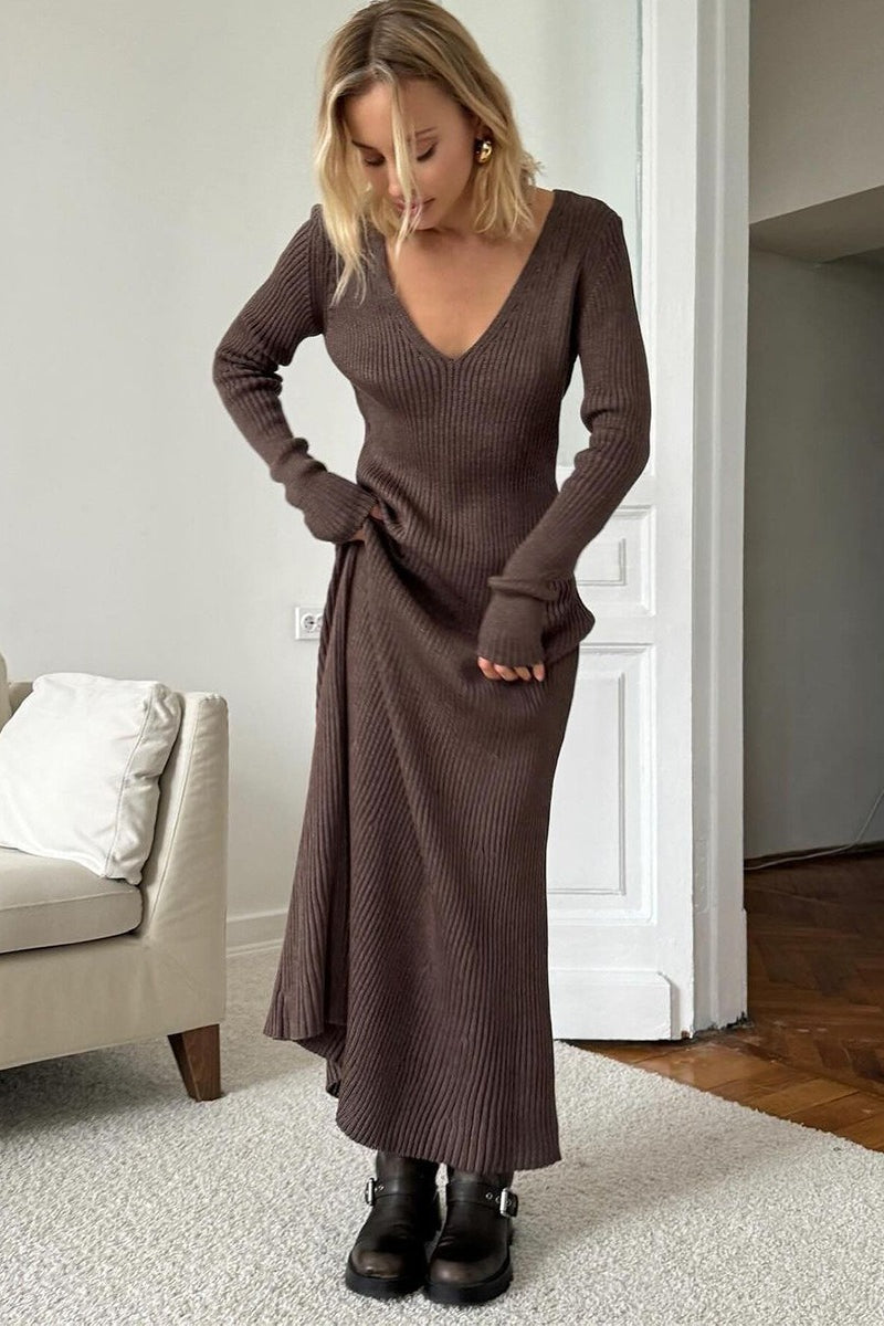 Vestido de punto de manga larga con cuello en V