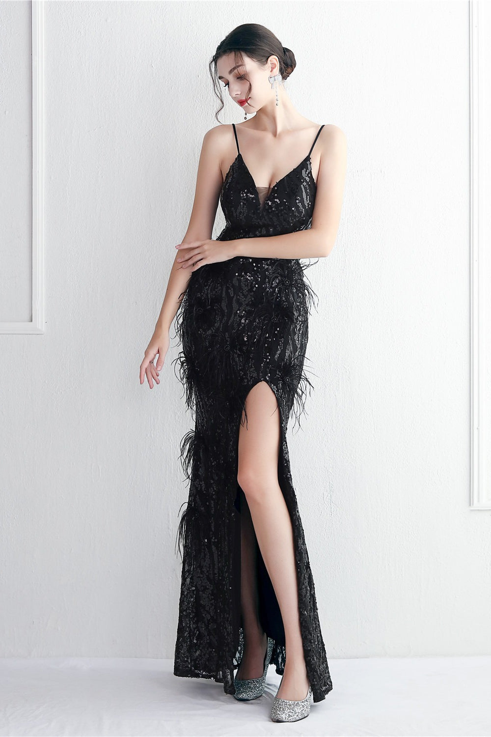 Vestido de noche ajustado con intrincados abalorios